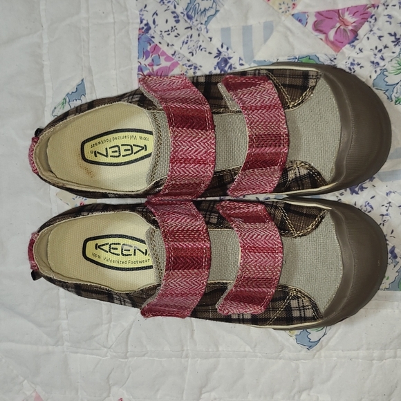 Keen Shoes - Keen Canvas Flat Strap Shoes Size 6.5 Women's